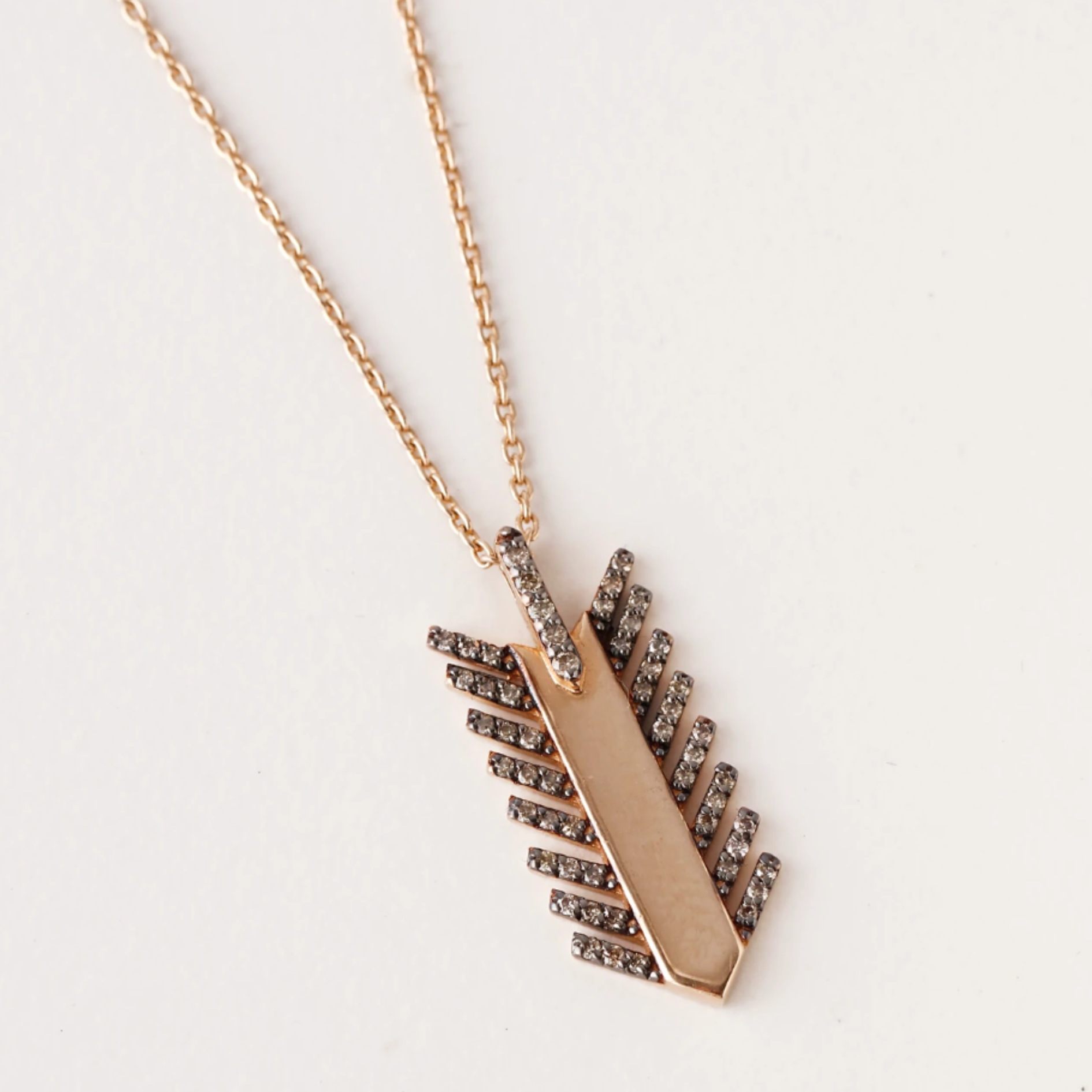 Solıtaıre Arrow Kolye